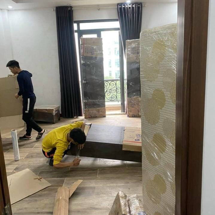 Chuyển nh&agrave; tại phố Hạ Đ&igrave;nh