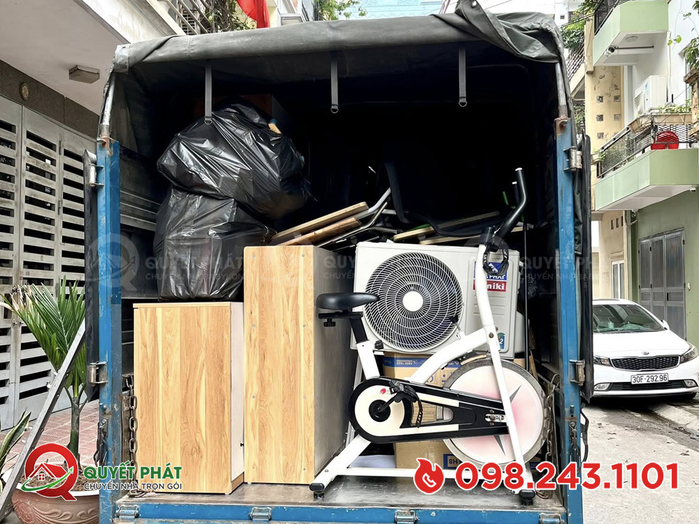 Dịch vụ vận chuyển đồ tại H&agrave; Nội chuy&ecirc;n nghiệp bằng xe tải bạt