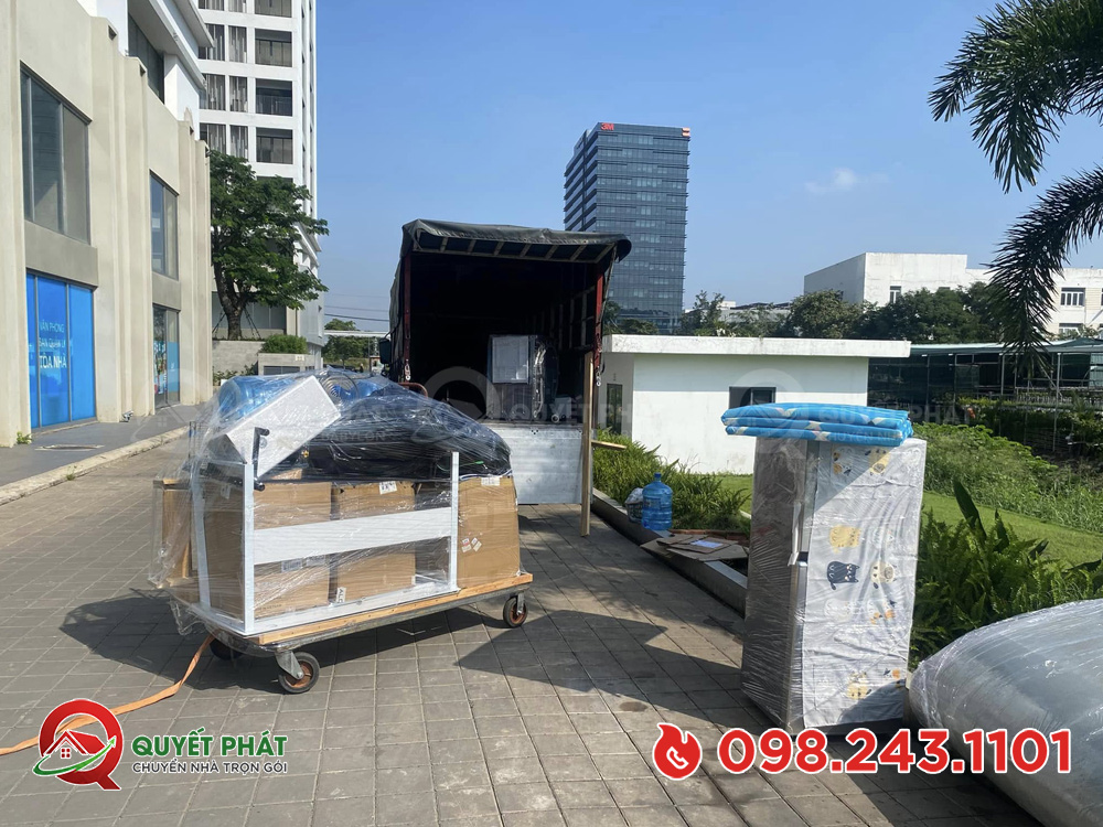 Xe tải Chuyển nh&agrave; Quyết Ph&aacute;t ho&agrave;n tất b&agrave;n giao t&agrave;i sản an to&agrave;n tại nh&agrave; mới cho kh&aacute;ch h&agrave;ng
